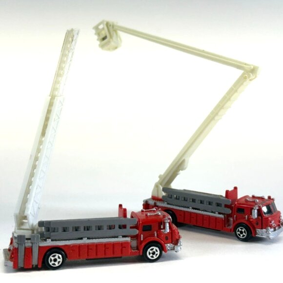 Micro Machines 2 Galoob Deluxe Hook & Ladder Fire Truck 1980s Vintage Toy - Picture 1 of 13